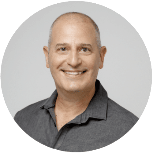 Photo of Eli Cohen with grey background